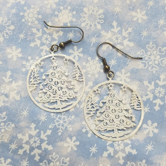 Metal die cut Christmas tree earrings - Picture 3 of 7